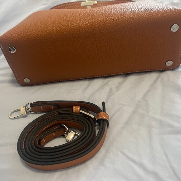 NWT T-Lock grained-leather clutch tan - Picture 3 of 6